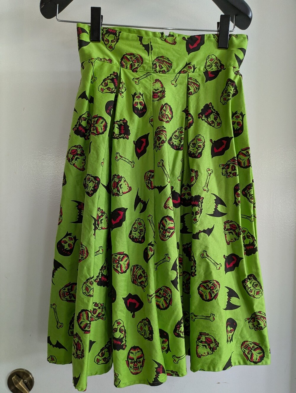 Deadly Dames Green Monster Bones Skulls Retro Size Medium A Line Skirt